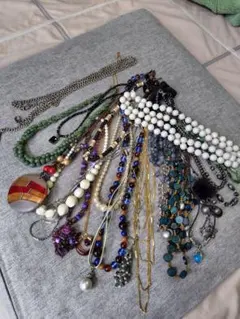 まとめ売りカジュアルネックレス等22点セット 多様なデザイン