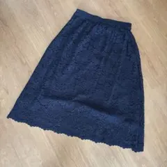 値下げ！ユニクロ　レース膝丈スカート M ネイビー　紺色