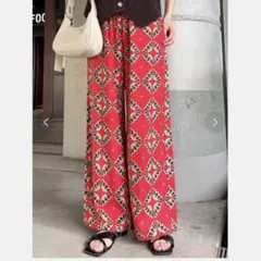 赤 ワイドパンツ