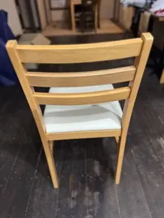 木製スラットバックチェア