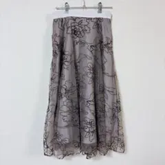 美品　ジルスチュアート　レディースM表記　シースルーフレアスカート　花柄刺繍のサムネイル