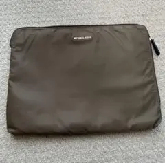 マイケルコース　MICHAEL KORS カーキ　ナイロン フラグメントケース