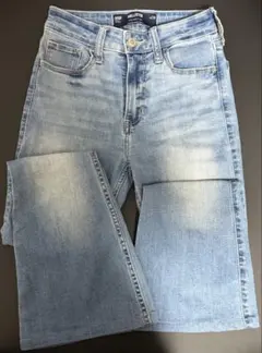 Hollister ハイライズフレアデニム 000R/23Rのサムネイル