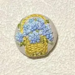 ハンドメイド刺繍ブローチ・ヘアゴム☆小花の花かご