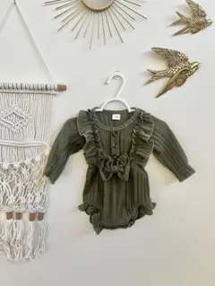 フリル付きロンパース 1-3M オリーブグリーン
