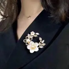 ブローチ 花 パール風 フォーマル 結婚式 母の日 パーティー 懇親会