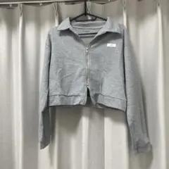 グレー クロップド パーカー ジッパー付き