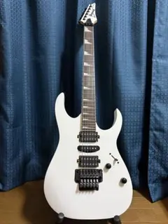 11130】【新品】 ヘッドレスギター 汎用ケース付き シルバー - メルカリ
