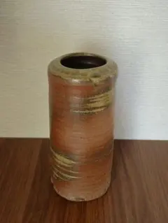 花瓶　茶色系　円筒形　工芸品　陶芸　陶器