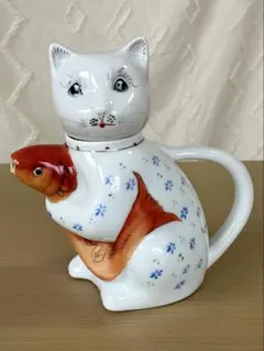 【欠けあり】猫と鯉の陶器置物 ティーポット型　猫グッズ　インテリア