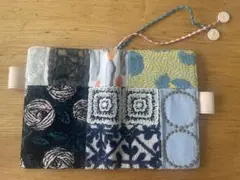 ⚠️専用/9枚の襤褸モチーフで作った巻き巻きポーチ/藍染／襤褸 ⚠️専用/9枚の襤褸モチーフで作った巻き巻きポーチ/藍染／襤褸 - メルカリ