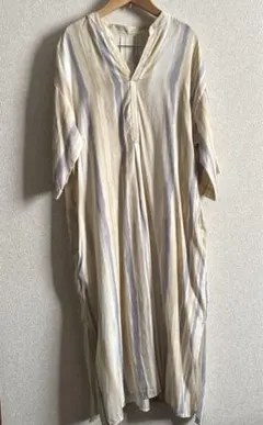 ROPE ベージュストライプのVネックワンピース 7分丈
