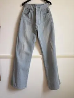 ライトブルー フレアパンツとショートジャケットセットアップ