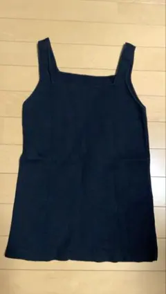 黒 タンクトップ