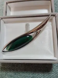 シルバーグリーン翡翠ブローチ