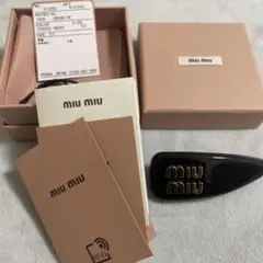 MIU MIU ヘアピン ブラック