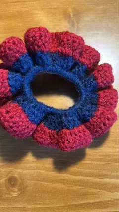 赤と青のフリルシュシュ