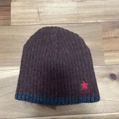 茶色と黒のリブ編みニット帽