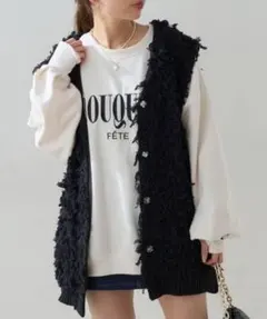 フリンジ付き黒ニットベスト　Chico
