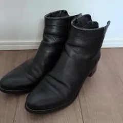 ブラックレザーショートブーツ ジッパー付き