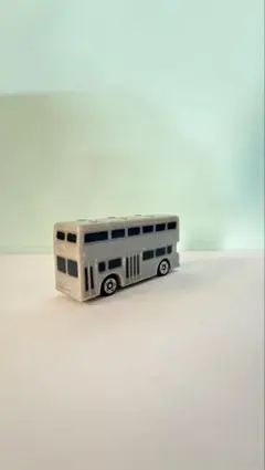 灰色バスのミニカー