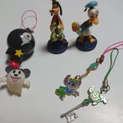 ディズニー ストラップ３点とフィギュア２点の５点セット
