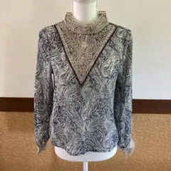 薄手のブラウス