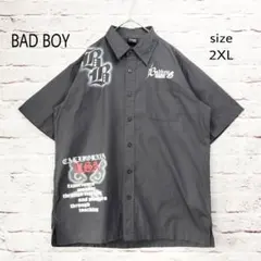 【美品】BAD BOY 前面プリント 背面ロゴ刺繍 半袖シャツ 大きいサイズのサムネイル
