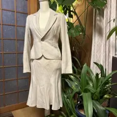 anySiS スーツアイボリー 金ラメ入りの生地　入学式　結婚式　式典お値下げ中