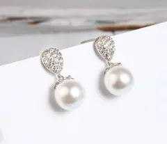 パールとクリスタルのドロップ型ピアス女性用お誕生日クリスマス入学式卒業式結婚式