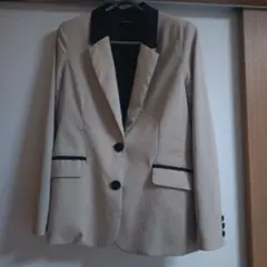 ベージュ ボタンジャケット