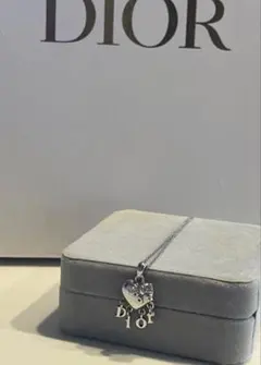 Dior ハート型ネックレス