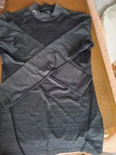 UNDER ARMOUR グレー 長袖 アンダーシャツ