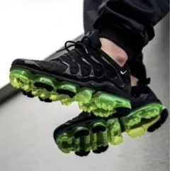 Nike Air VaporMax Plus Black/Volt (箱つき)