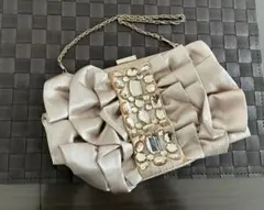 ビジュー付きベージュサテンパーティーバッグ