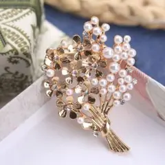 ブローチ　フラワー　ゴールド