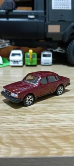 ミニカー ボルボ セダン ワインレッド