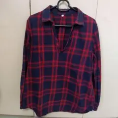 ネイビーとレッドのチェックVネック長袖シャツ　Mサイズ