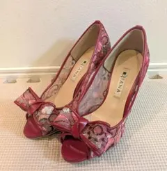 DIANA 赤花柄リボン付きハイヒールパンプス