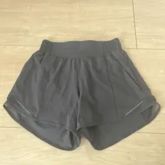 【Lululemon 】黒 ショートパンツ サイズ4のサムネイル