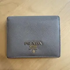 希少✨プラダ 二つ折り財布 サフィアーノレザー ロゴ金具 マルチカラー ブラック PRADA プラダ 二つ折り財布 2ML049 QHH メンズ サフィアーノ