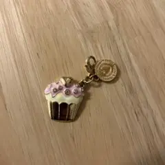 サマンサタバサ　カップケーキ型チャーム　Samantha
