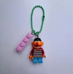 【韓国雑貨】LEGO 互換 セサミストリート アーニー フィギュアキーホルダーのサムネイル