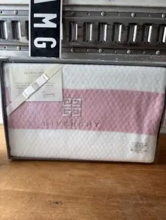 新品　GIVENCHY 　ボアタッチシーツ 140cm x 240cm