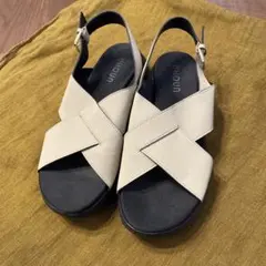 ほぼ新品　ウノハ MOMENT TO MOMENT SANDAL　コンフォートのサムネイル