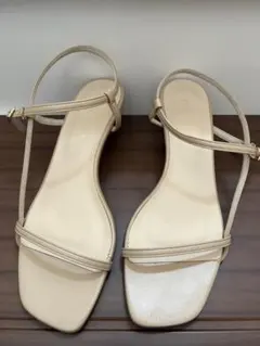 Le Talon ベージュ ストラップサンダル