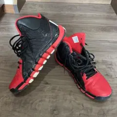 adidas バスケットボールシューズ ブラック レッドのサムネイル