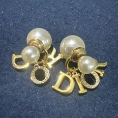 Christian Dior ディオール ピアス トライバル パール ロゴのサムネイル
