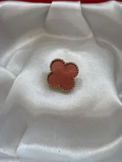 ピンク クローバー型 ピンバッジ