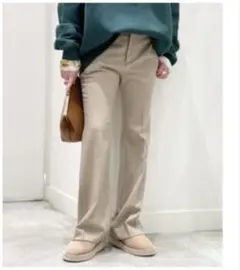 ベージュ フレアパンツ バックポケット付き